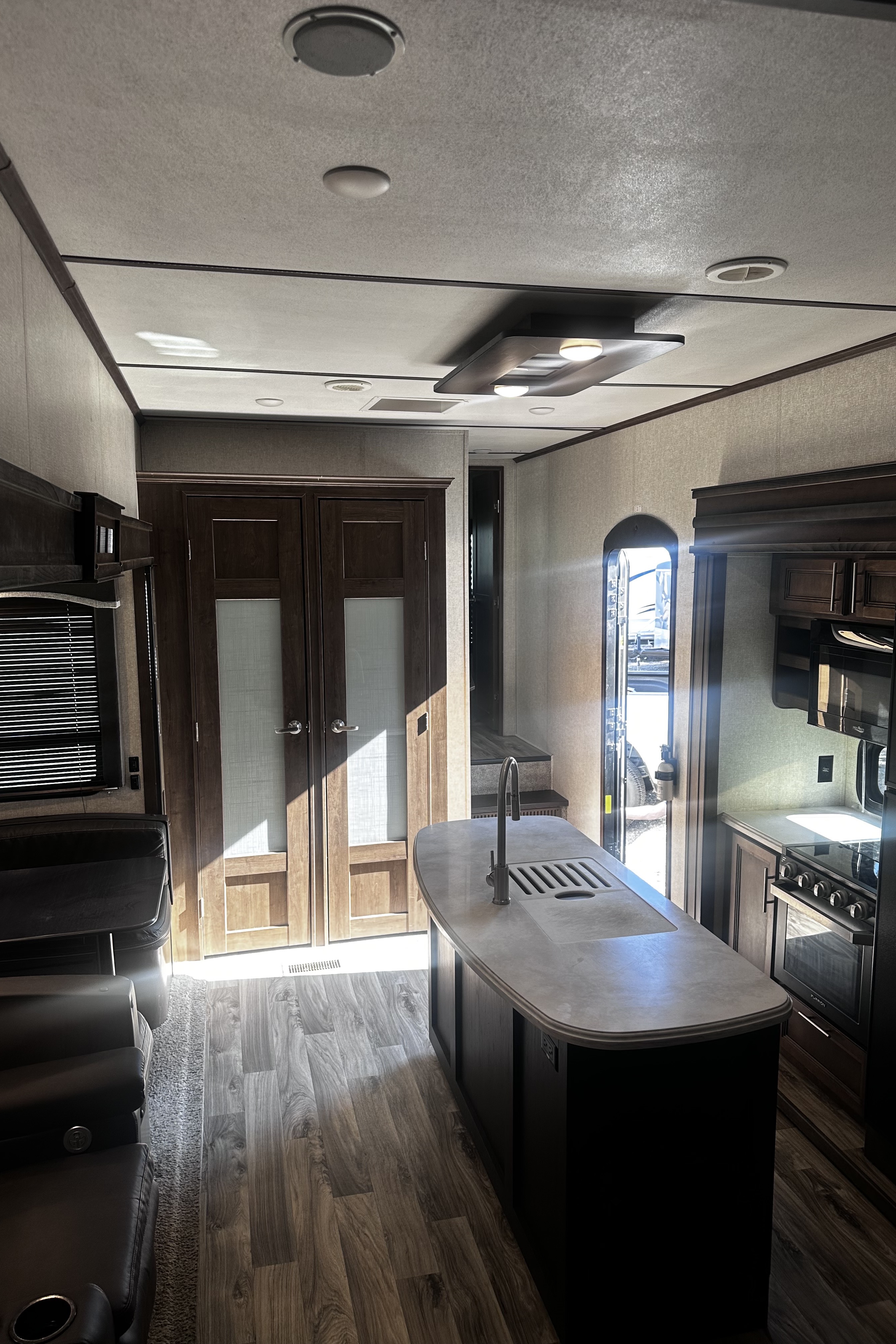 Terry's Keystone 364BHL cougar Fifth Wheel