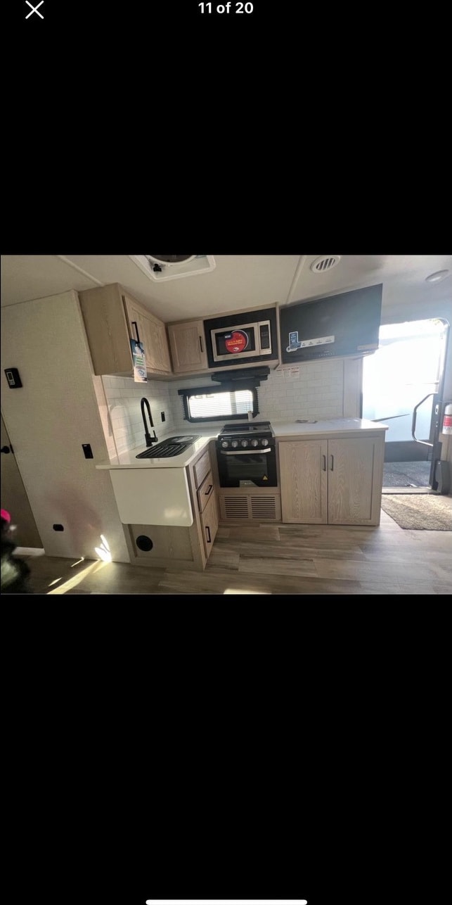 Tommy's Forest River Rockwood ultra light 2911BS Travel Trailer