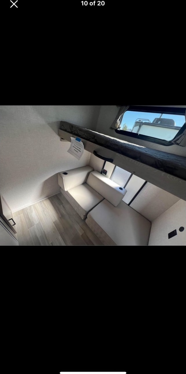 Tommy's Forest River Rockwood ultra light 2911BS Travel Trailer