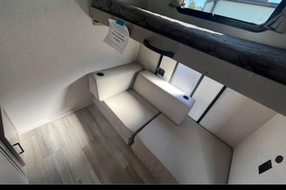 Tommy's Forest River Rockwood ultra light 2911BS Travel Trailer