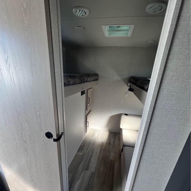Tommy's Forest River Rockwood ultra light 2911BS Travel Trailer