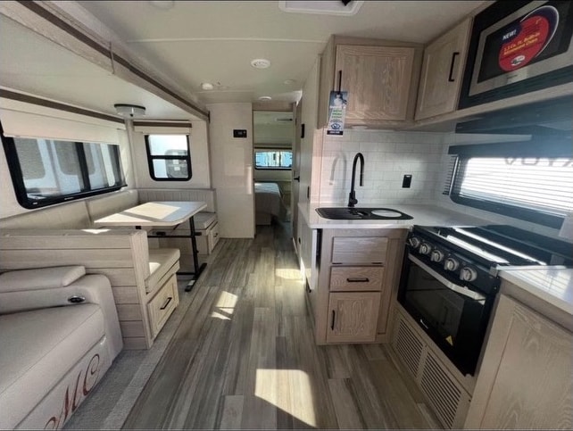 Tommy's Forest River Rockwood ultra light 2911BS Travel Trailer