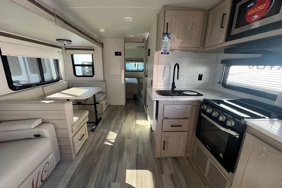 Tommy's Forest River Rockwood ultra light 2911BS Travel Trailer