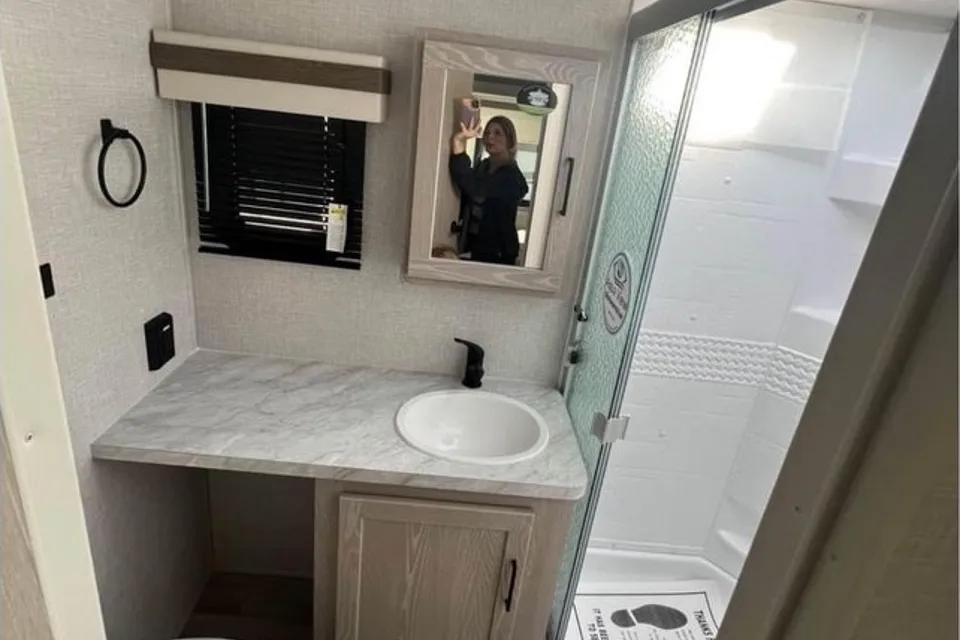 Tommy's Forest River Rockwood ultra light 2911BS Travel Trailer
