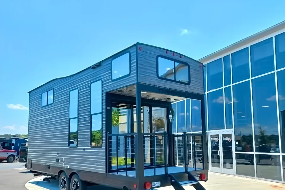 Ozarro's Timberwolf Mini Loft 16ML