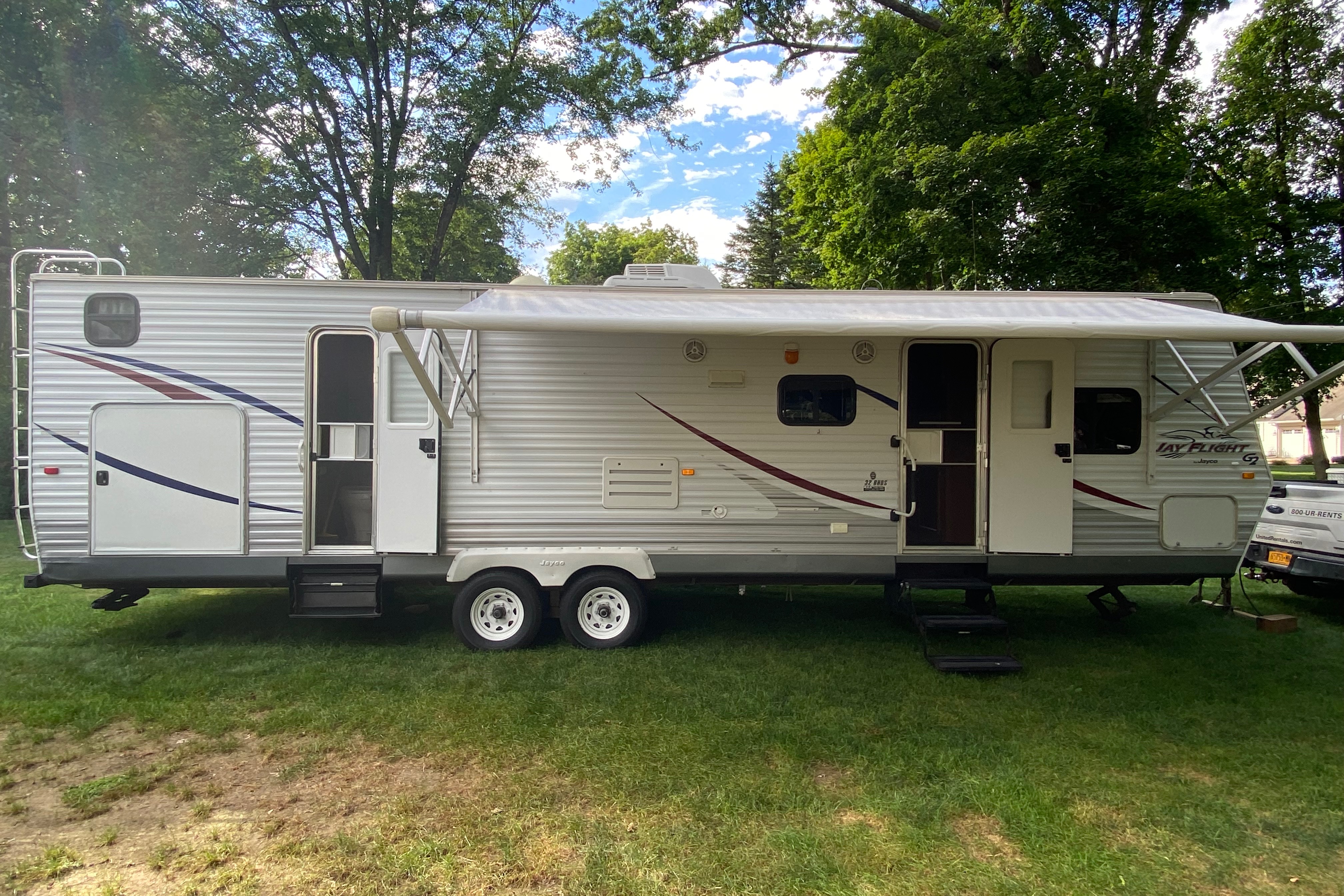 SUPER NICE - 32' Camper #2 (Jayco - Jay Flight) - Central NY State Area