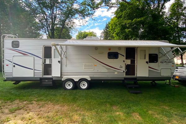 SUPER NICE - 32' Camper #2 (Jayco - Jay Flight) - Central NY State Area