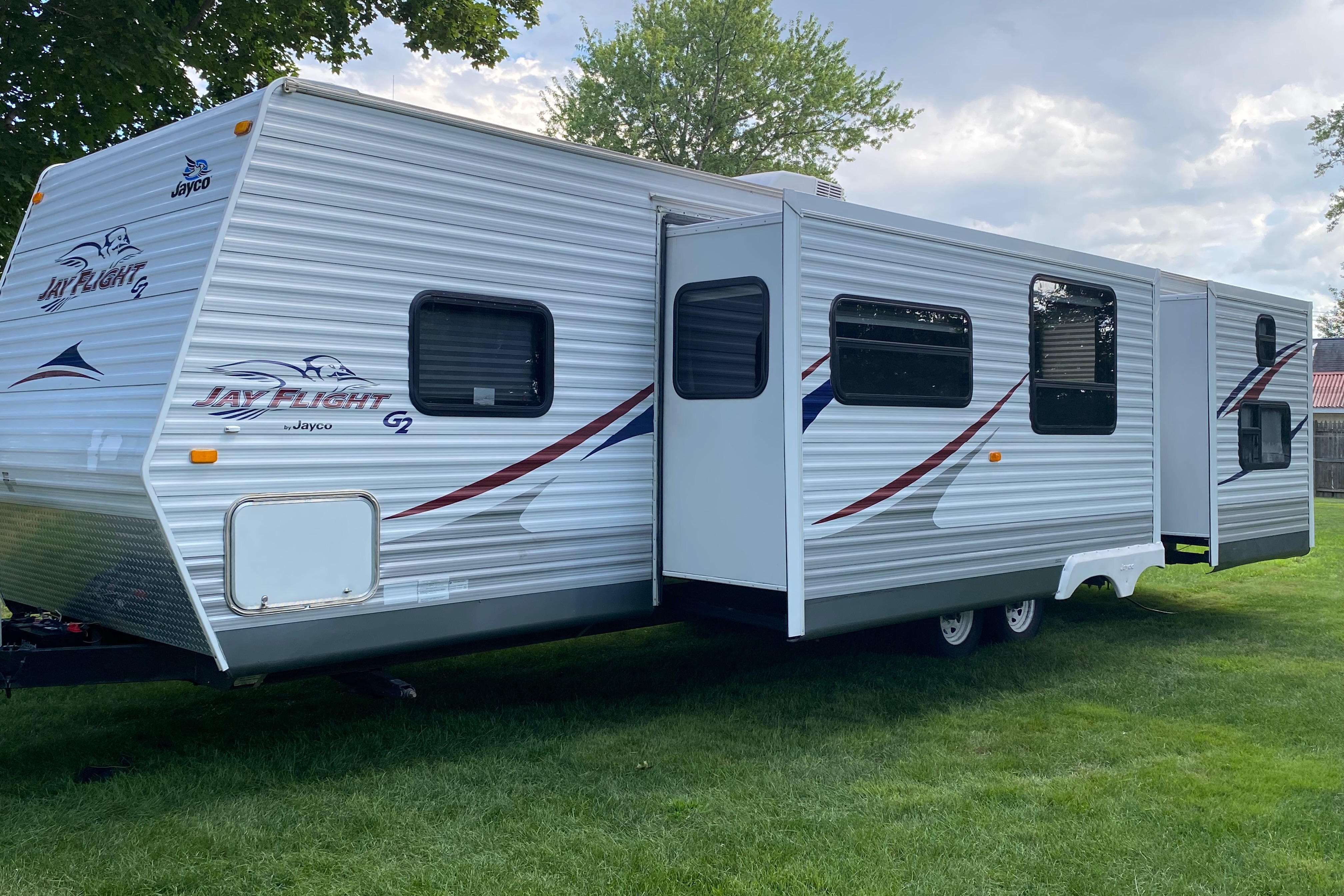 SUPER NICE - 32' Camper #2 (Jayco - Jay Flight) - Central NY State Area
