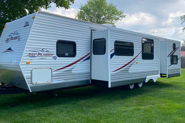 SUPER NICE - 32' Camper #2 (Jayco - Jay Flight) - Central NY State Area