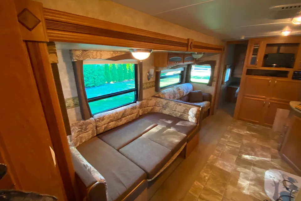 SUPER NICE - 32' Camper #2 (Jayco - Jay Flight) - Central NY State Area