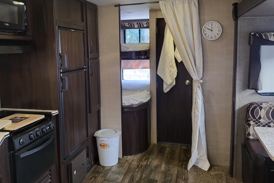 Rv Rentals Way Of Life's LETS GET AWAY! SLEEPS 10, CAMP READY PA2