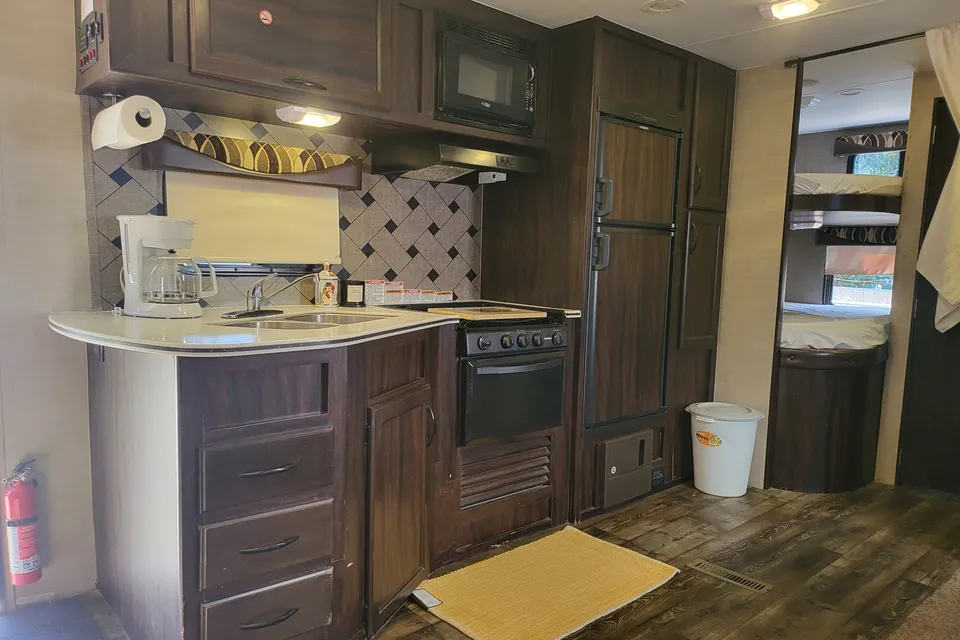 Rv Rentals Way Of Life's LETS GET AWAY! SLEEPS 10, CAMP READY PA2