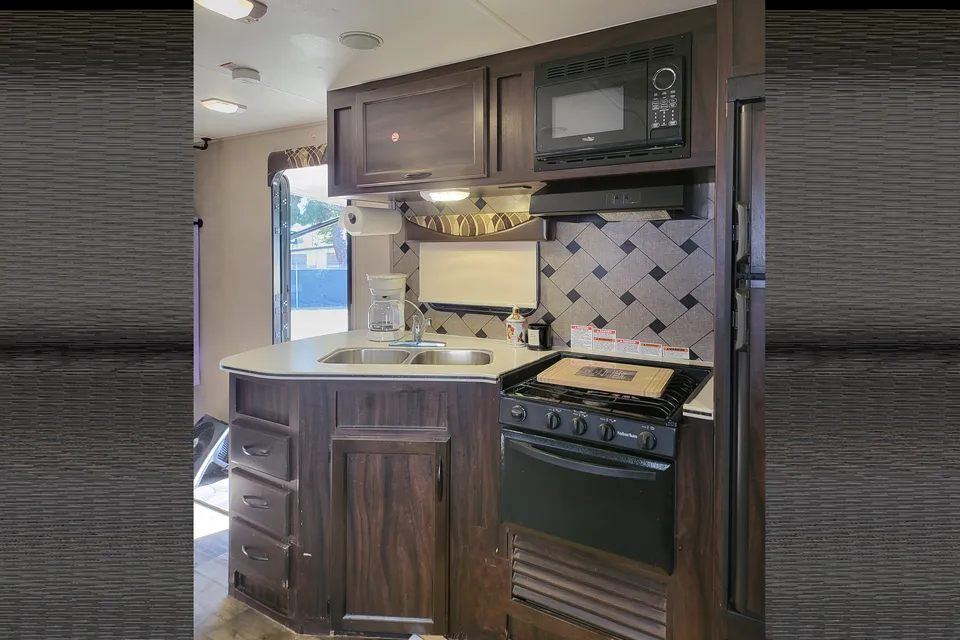 Rv Rentals Way Of Life's LETS GET AWAY! SLEEPS 10, CAMP READY PA2