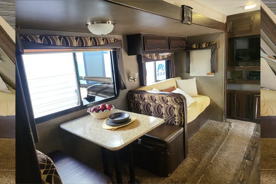 Rv Rentals Way Of Life's LETS GET AWAY! SLEEPS 10, CAMP READY PA2