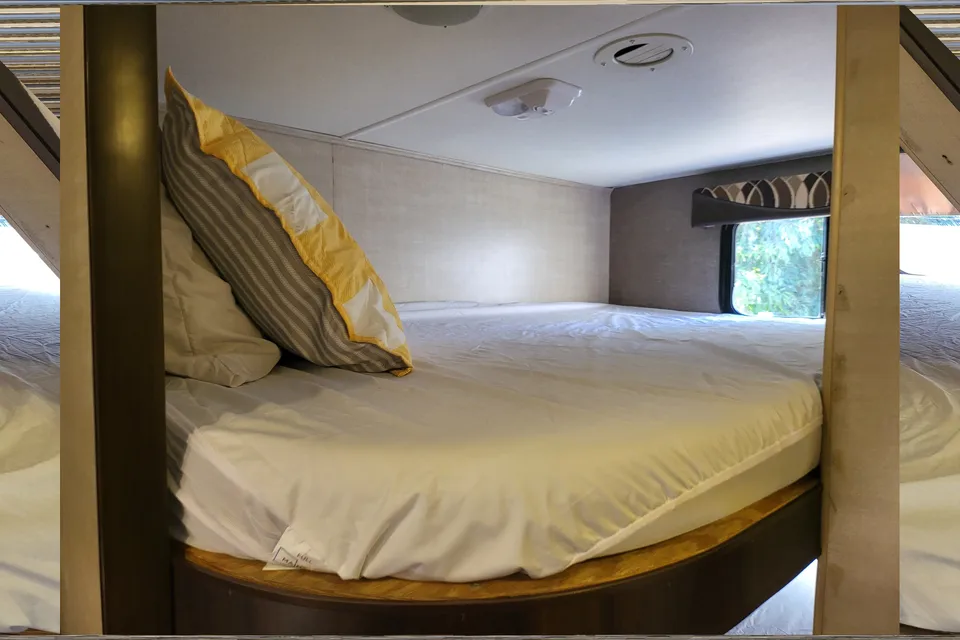 Rv Rentals Way Of Life's LETS GET AWAY! SLEEPS 10, CAMP READY PA2