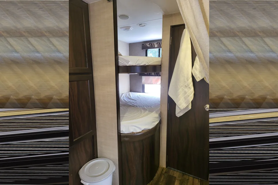 Rv Rentals Way Of Life's LETS GET AWAY! SLEEPS 10, CAMP READY PA2