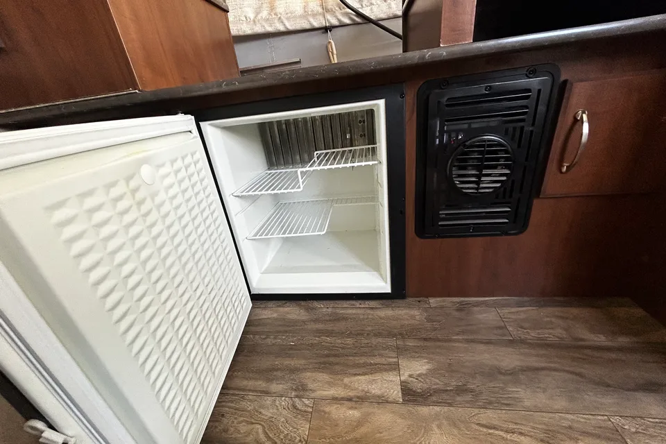 Great modern light weight travel trailer