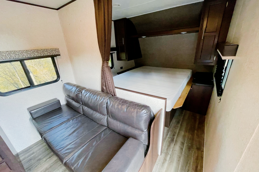Spacious Clean New 29' Jayco Baja Edition Travel Trailer