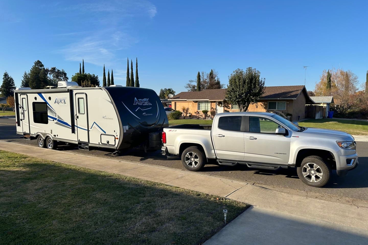 Coachmen Apex Ultra-Lite / Power Inverter / Dishwasher / Starlink Equipped!