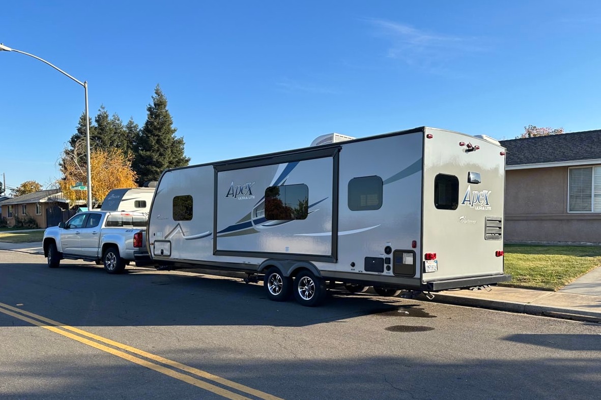 Coachmen Apex Ultra-Lite / Power Inverter / Dishwasher / Starlink Equipped!