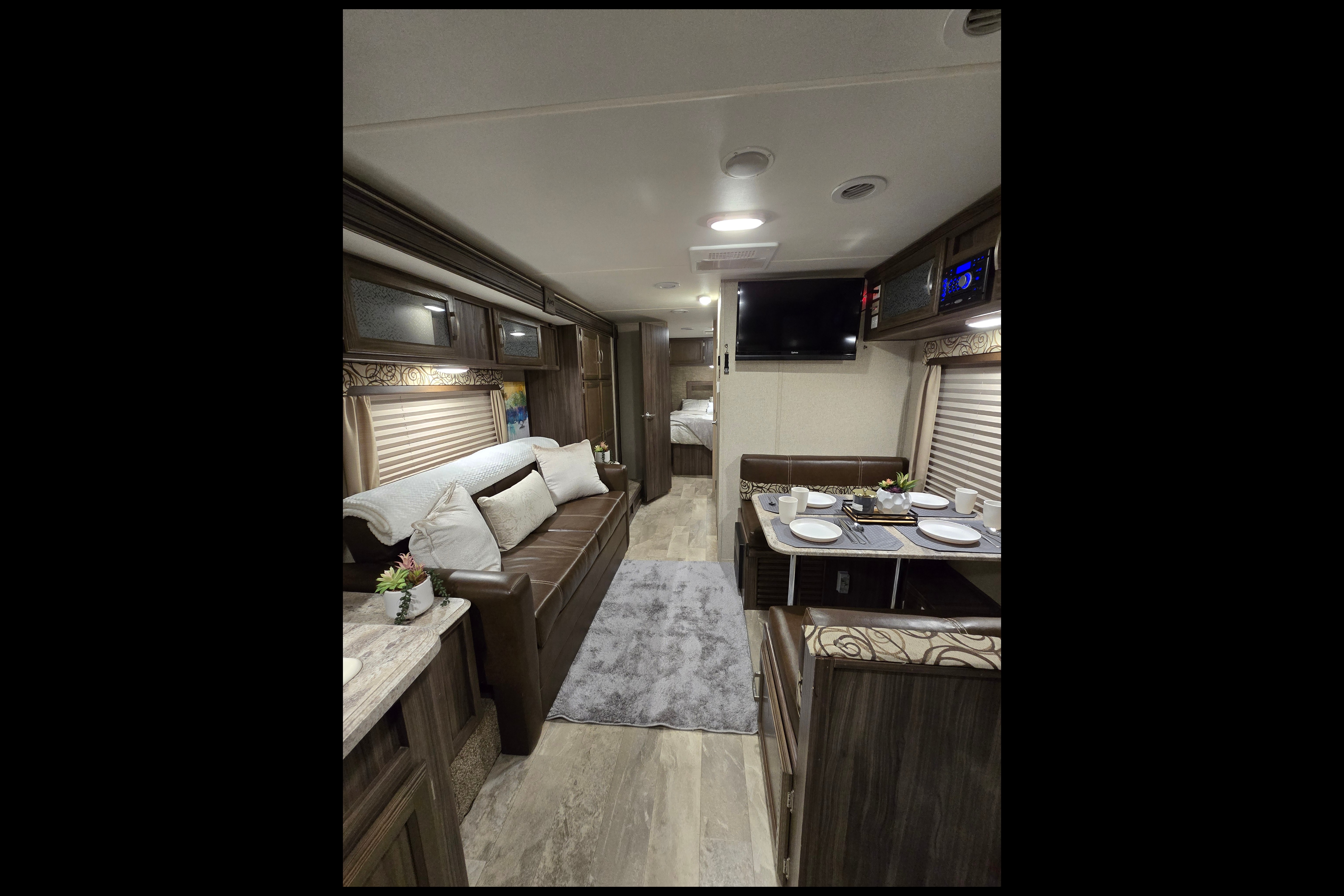 Coachmen Apex Ultra-Lite / Power Inverter / Dishwasher / Starlink Equipped!