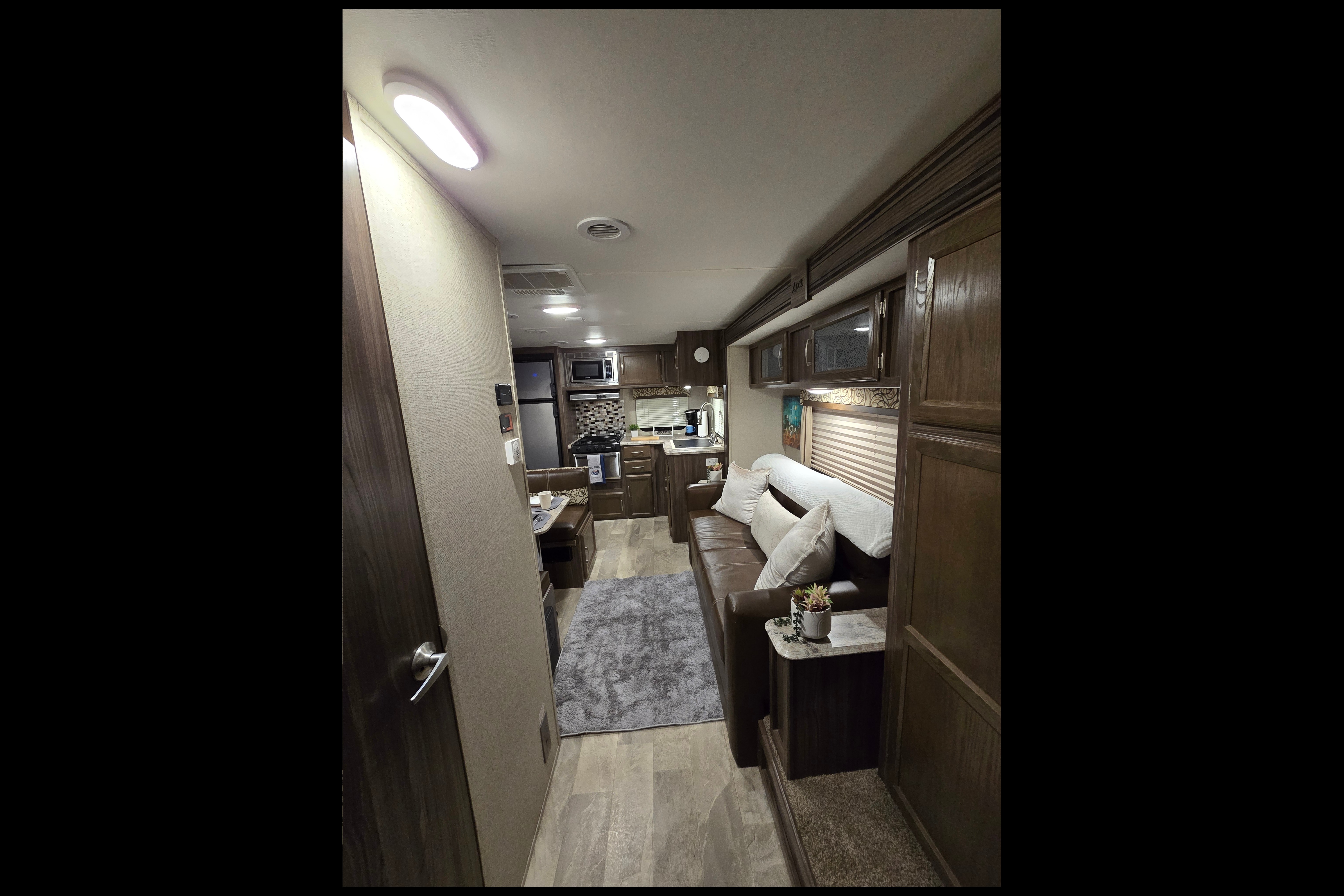 Coachmen Apex Ultra-Lite / Power Inverter / Dishwasher / Starlink Equipped!
