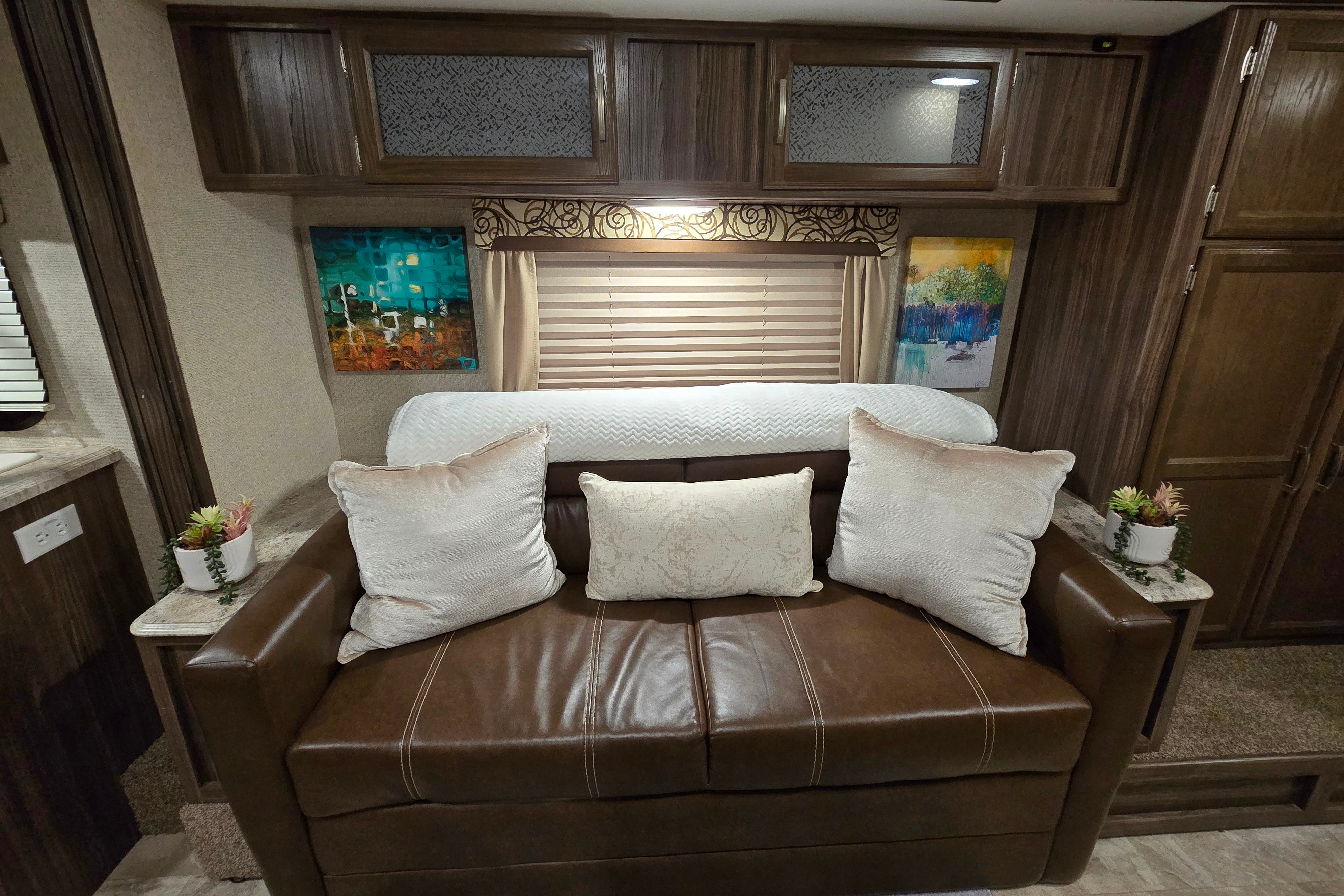 Coachmen Apex Ultra-Lite / Power Inverter / Dishwasher / Starlink Equipped!