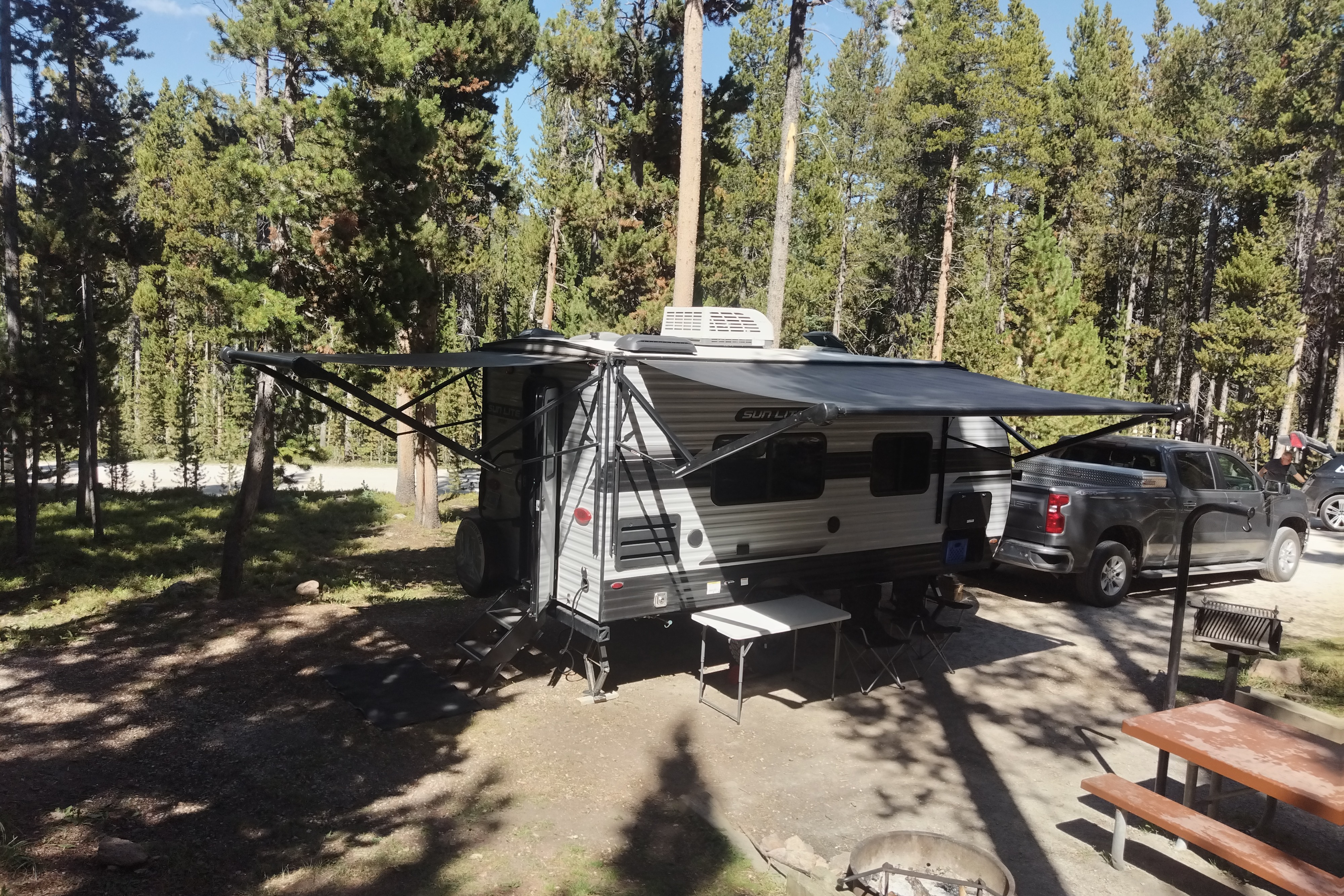 Singles, Couples, Small Family. Queen Bed plus room for littles! Delivery!