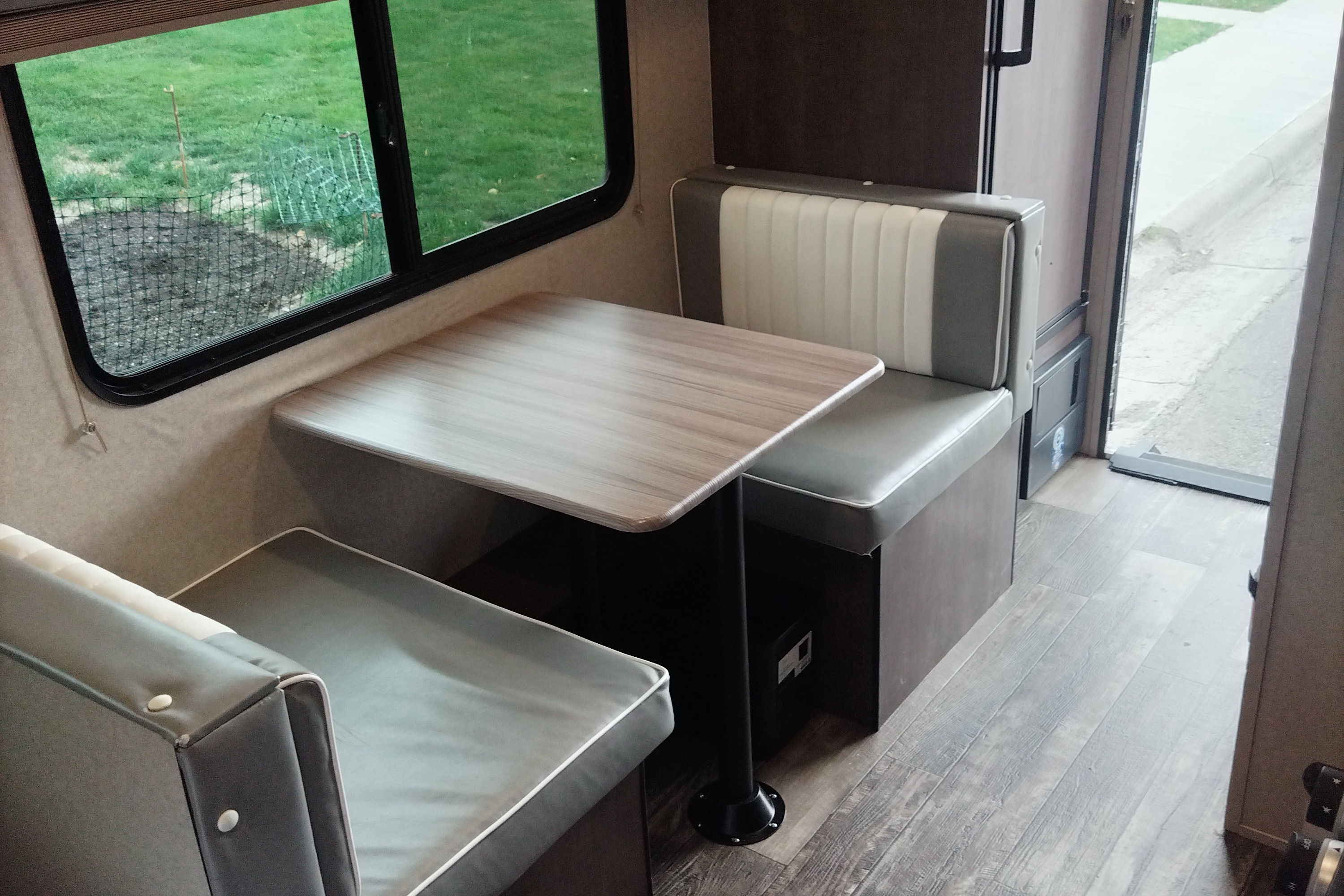 Singles, Couples, Small Family. Queen Bed plus room for littles! Delivery!