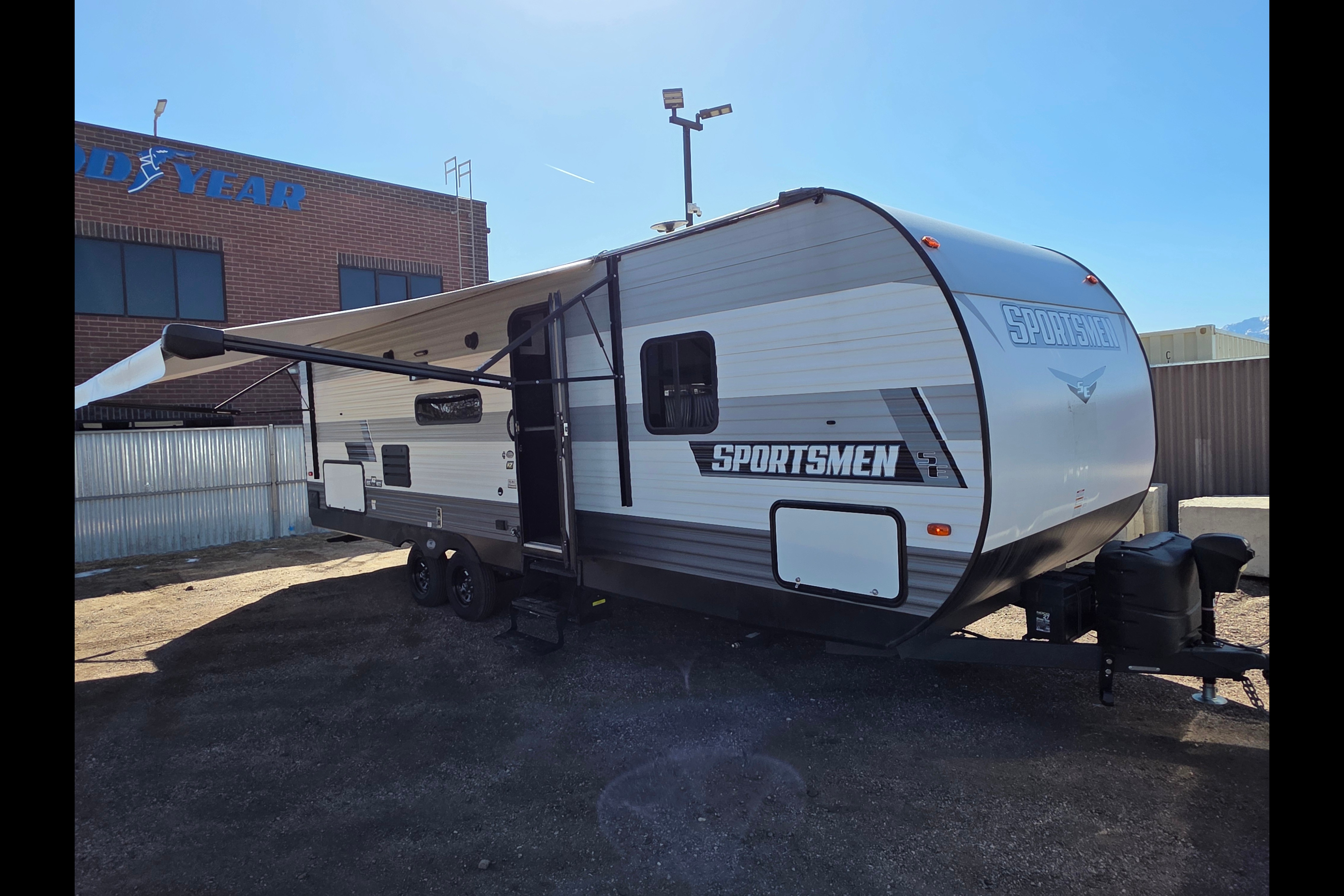 2022 KZ 27 Foot Camper