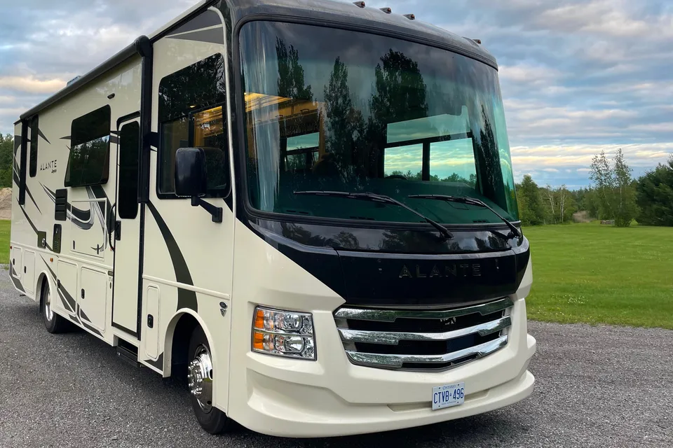 2021 Jayco Alante Class A *Drive with a G license!