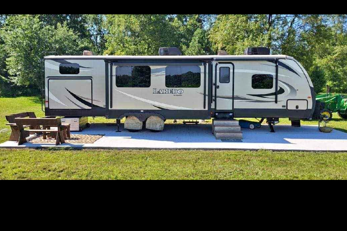 Ovadek rentals LLC Keystone Laredo Travel Trailer