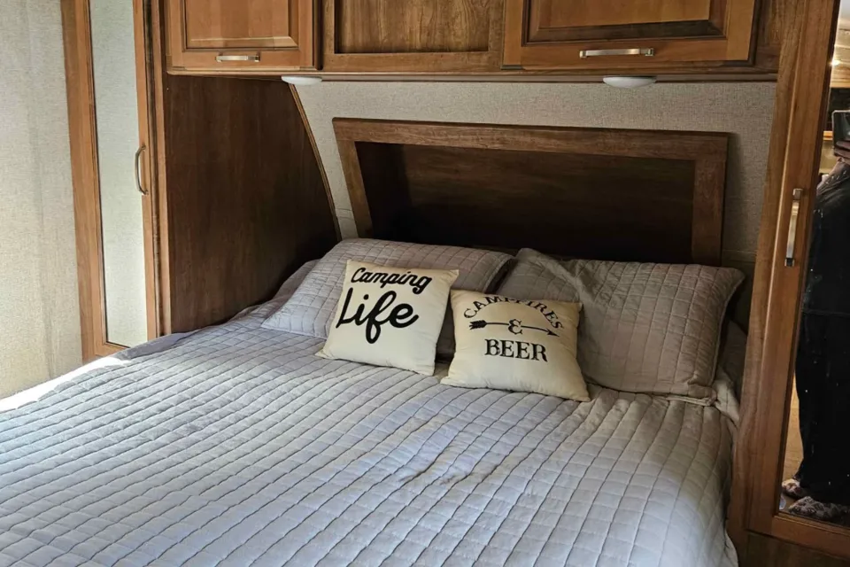 Ovadek rentals LLC Keystone Laredo Travel Trailer