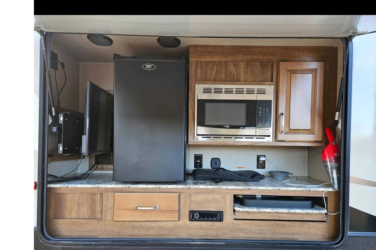 Ovadek rentals LLC Keystone Laredo Travel Trailer