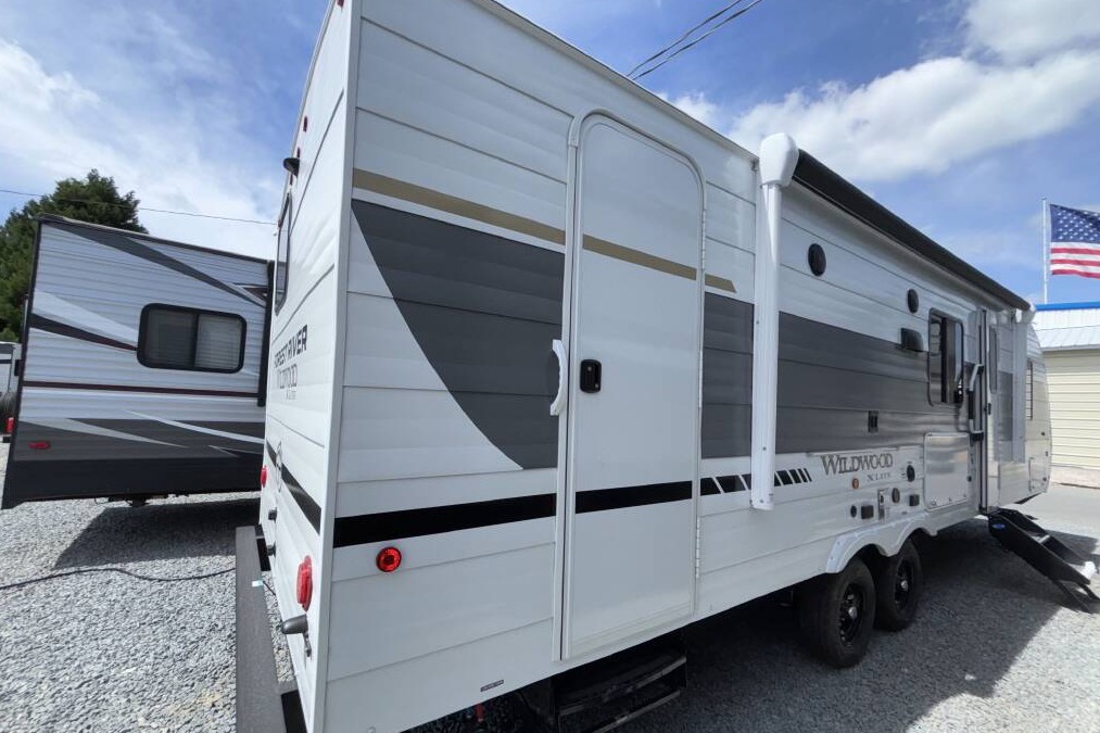 Megan & Owen’s Forest River WILDWOOD X-LITE 263BHXL Travel Trailer