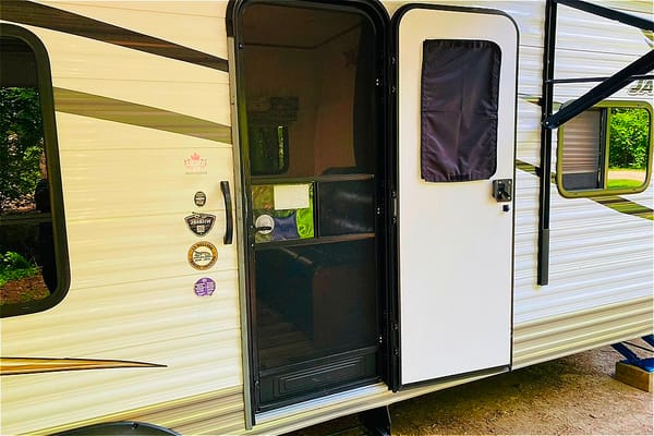 Family-Friendly RV Rental – Your Next Adventure Starts Here!