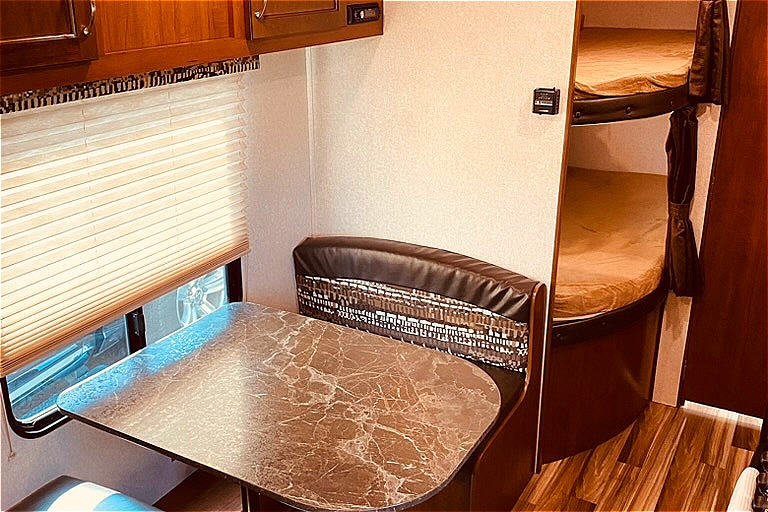 Family-Friendly RV Rental – Your Next Adventure Starts Here!