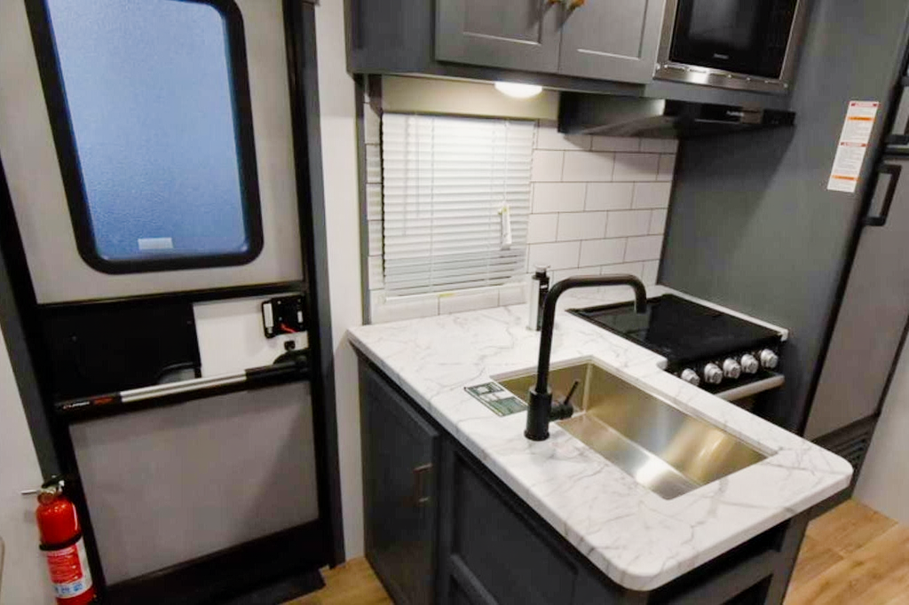 Tammy's Mobile Air B&B with BUNKHOUSE 
