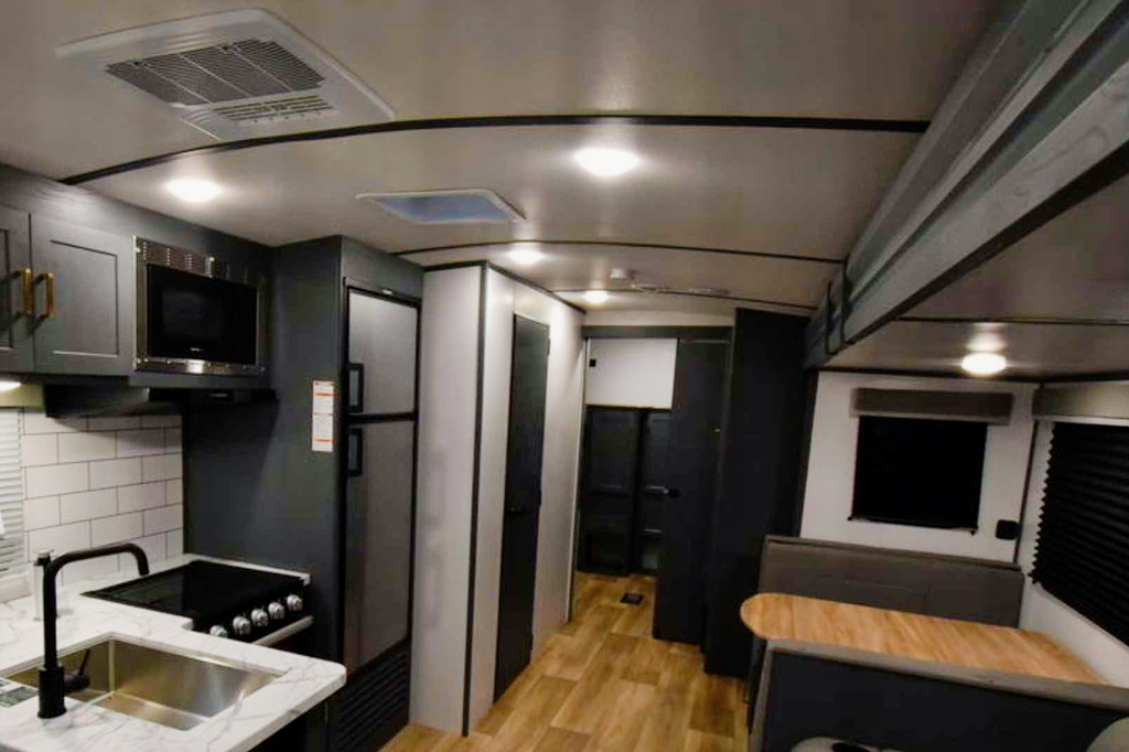 Tammy's Mobile Air B&B with BUNKHOUSE 