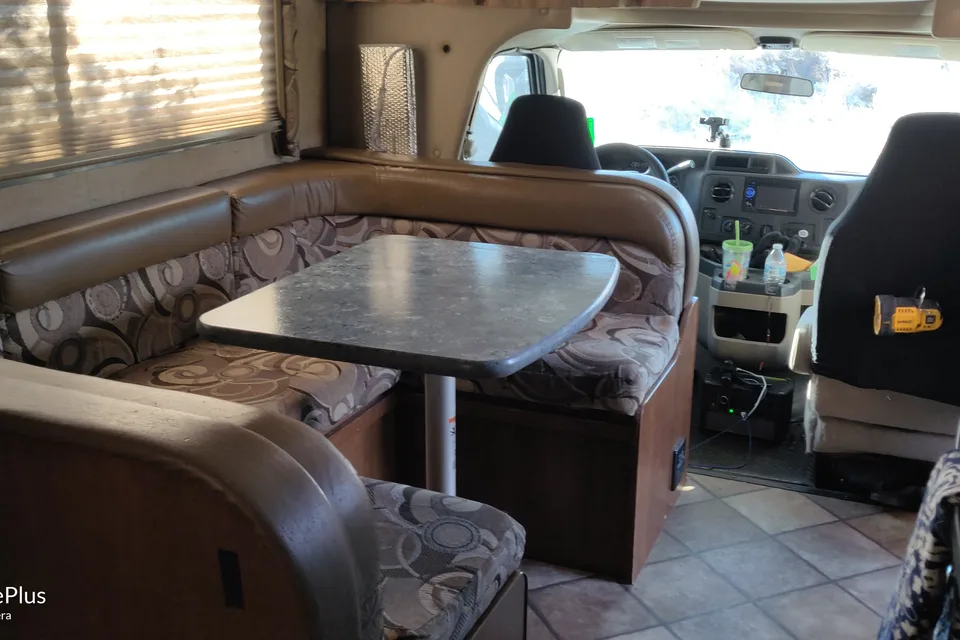 The Thungos Way, Thor Four Winds 22E