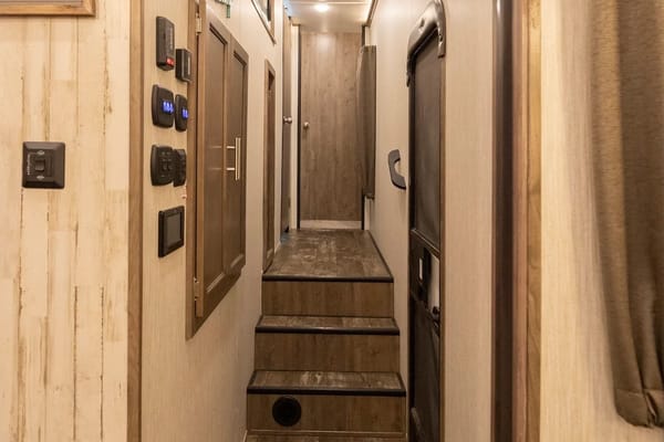 *Luxury* 3-Bedroom Home on Wheels - Delivered & Set-Up