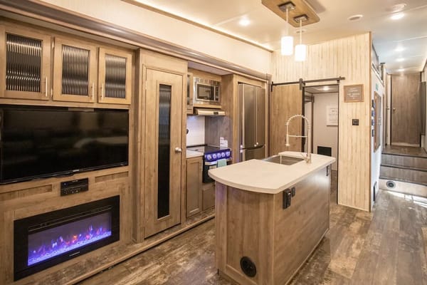 *Luxury* 3-Bedroom Home on Wheels - Delivered & Set-Up