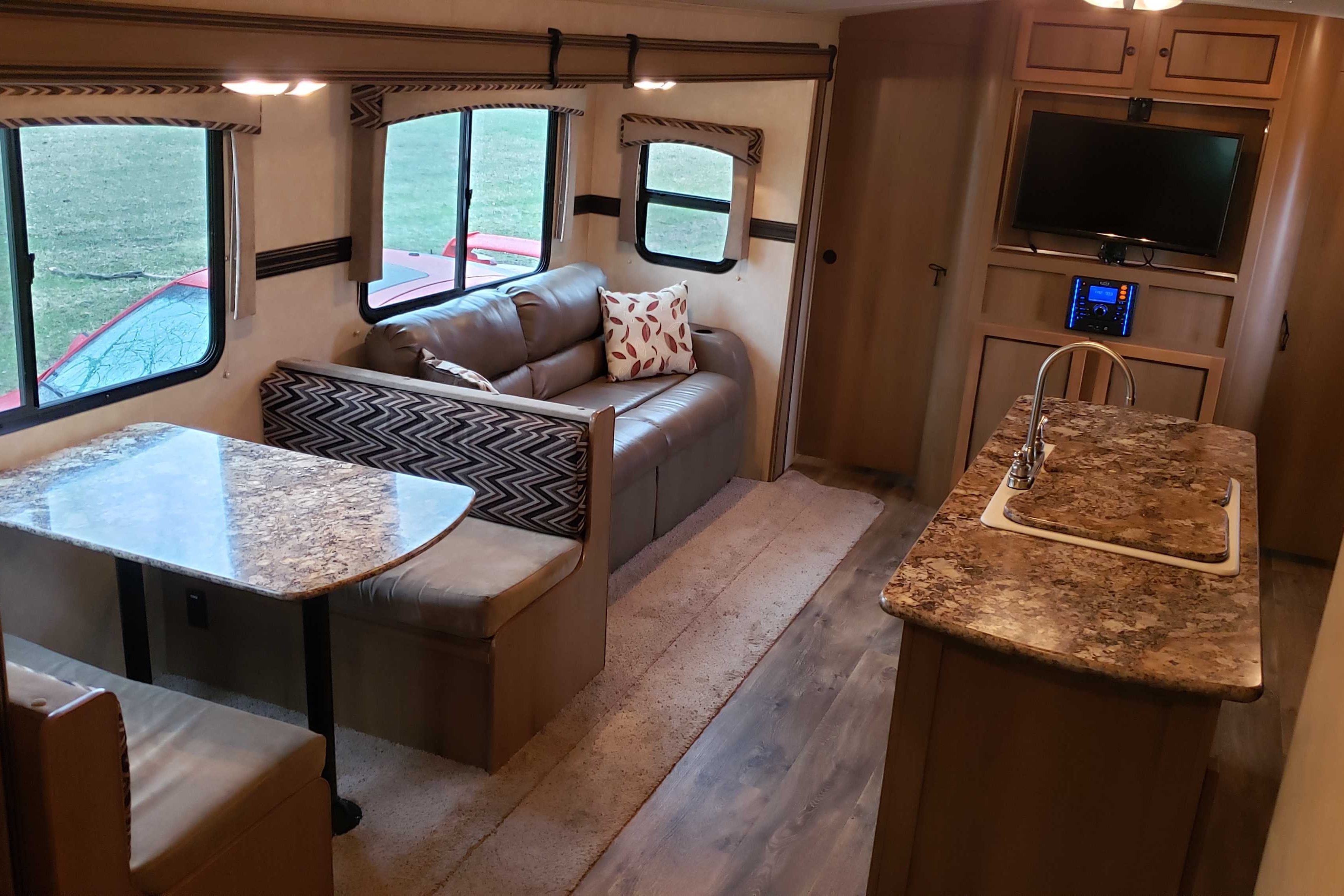 Brian's 2015 Shadow Cruiser S282BHS