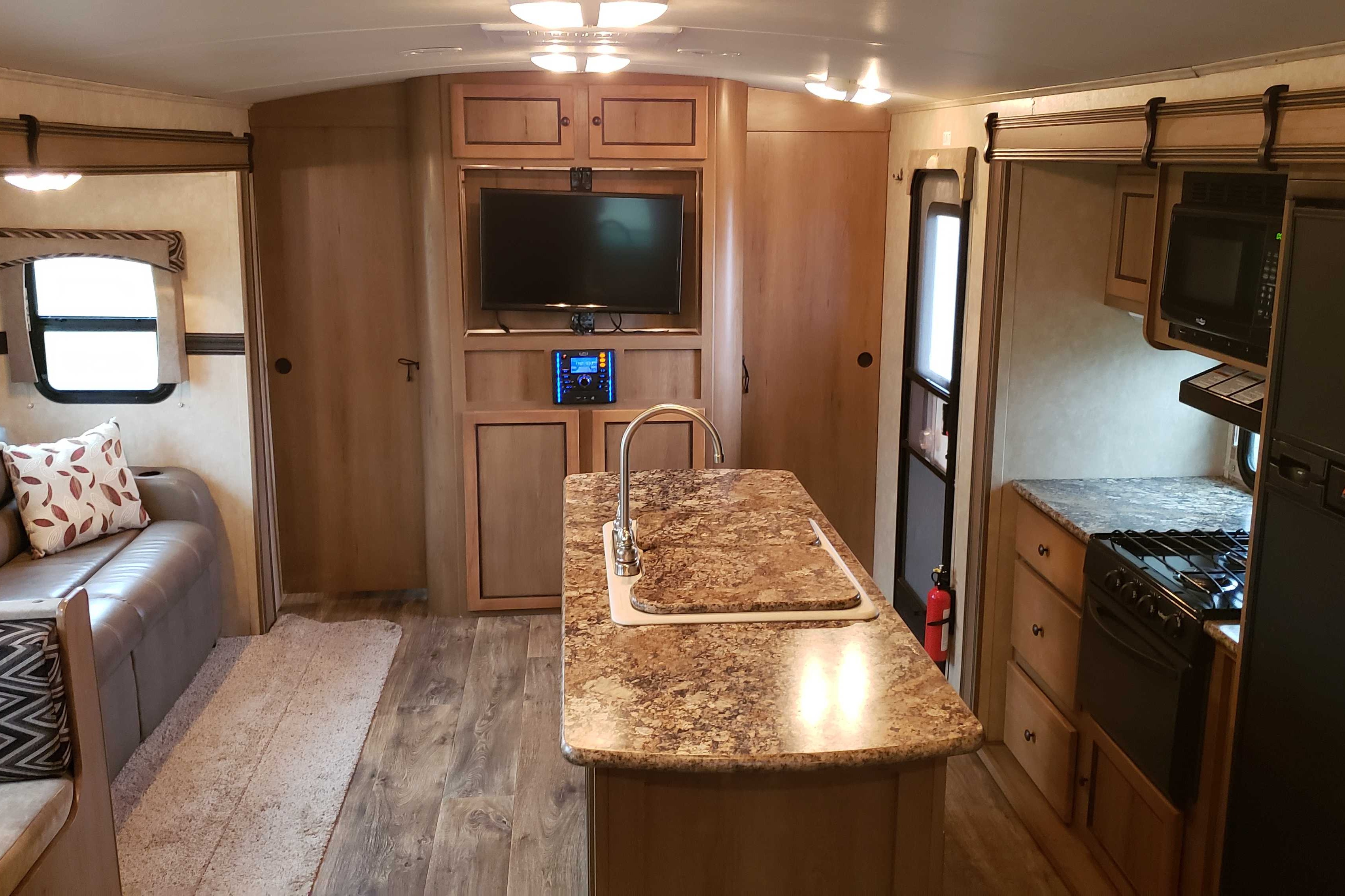 Brian's 2015 Shadow Cruiser S282BHS