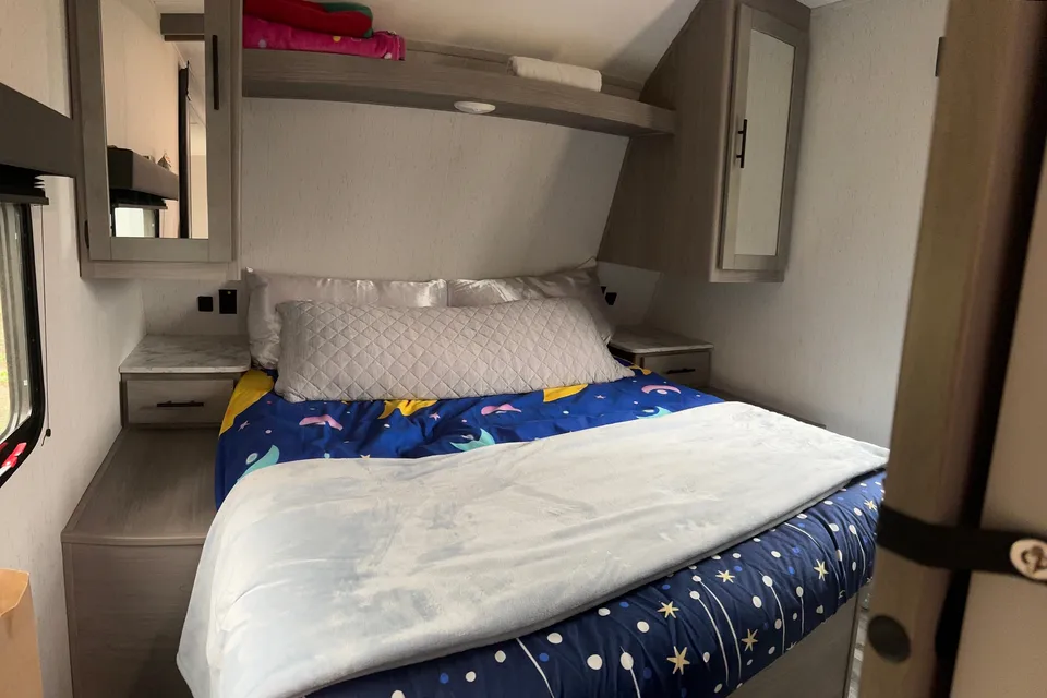 Delvin's Coleman Lantern Travel Trailer