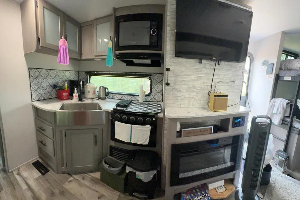 Delvin's Coleman Lantern Travel Trailer
