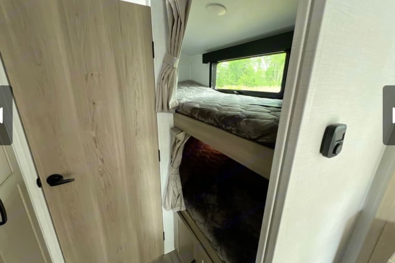Brandon 's BoonDocking Bunkhouse 