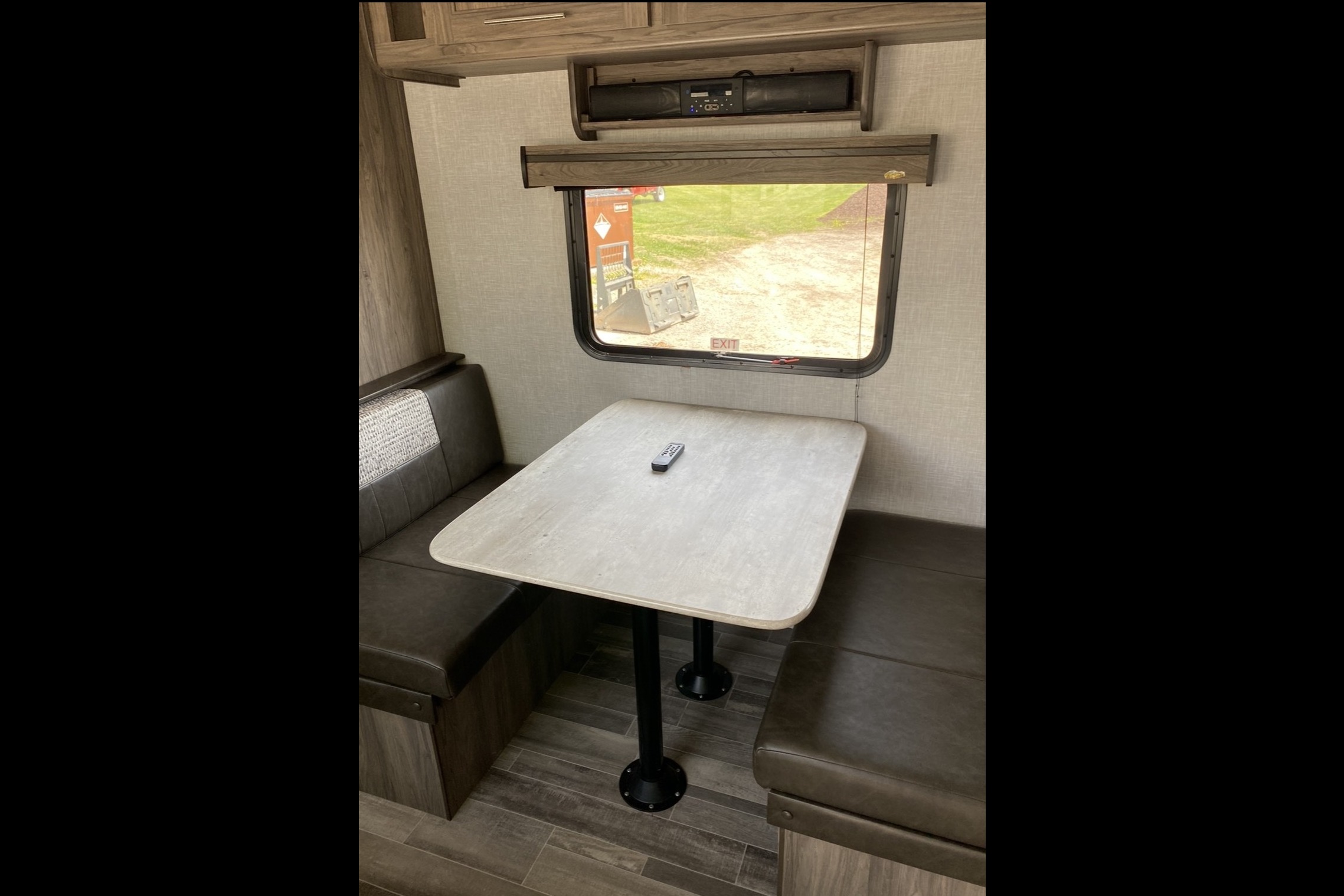 Jake's Crossroads Zinger lite 18r Travel Trailer