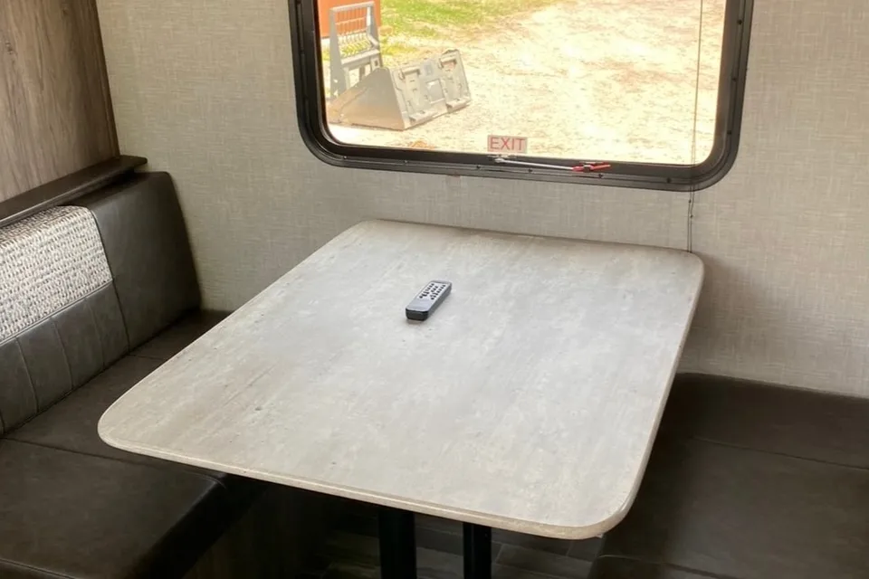 Jake's Crossroads Zinger lite 18r Travel Trailer