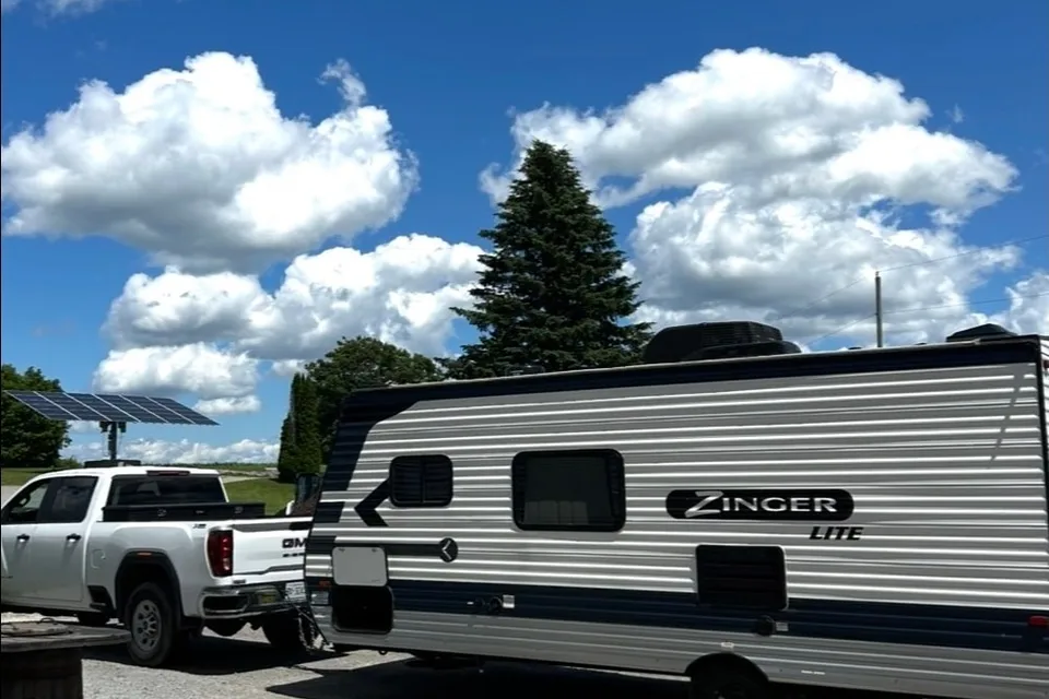 Jake's Crossroads Zinger lite 18r Travel Trailer